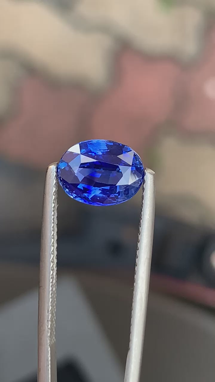 saphir-bleu-ovale-3-05-ct-video-1