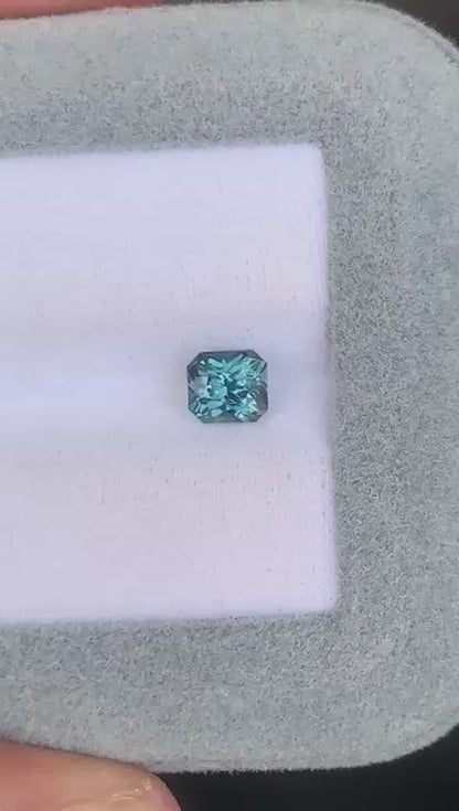 saphir-teal-radiant-1-09ct-video-2