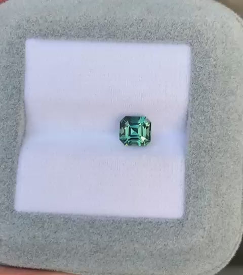 saphir-teal-émeraude-1-25-ct-video-2