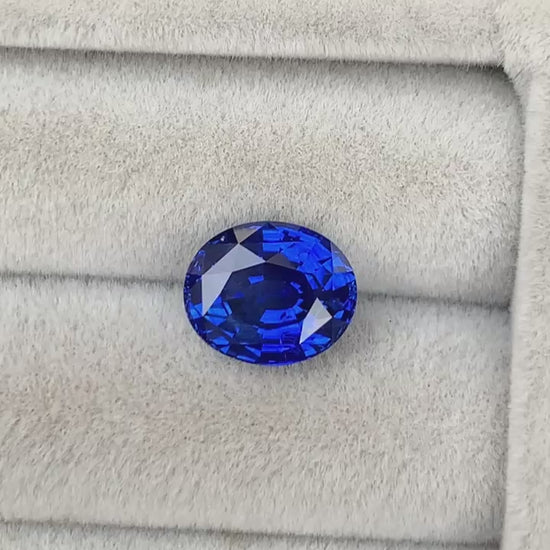 Vivid Blue Sapphire oval cut 3.30ct