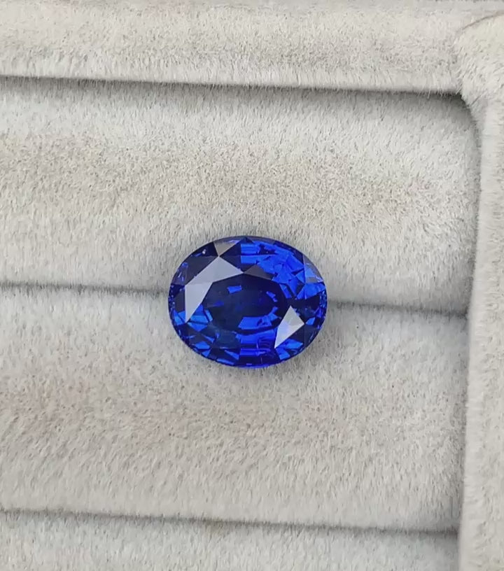 Vivid Blue Sapphire oval cut 3.30ct