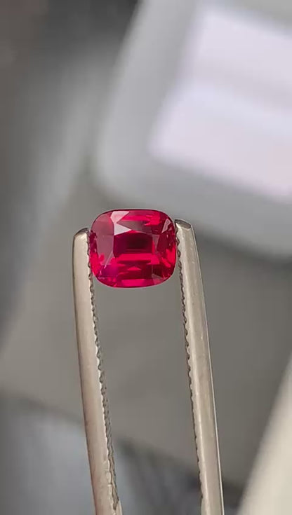 rubis-coussin-1-08ct-video-1