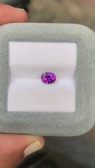 saphir-violet-ovale-1-15ct-video-2