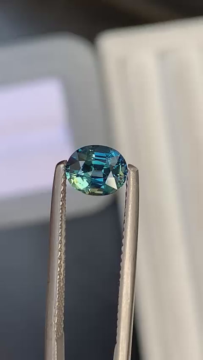 saphir-teal-ovale-1-28-ct-video-1