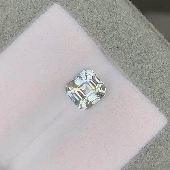 saphir-bicolore-émeraude-2-06ct-video-2