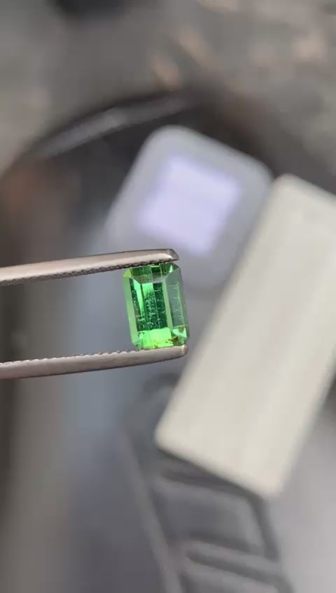 tourmaline-verte-octogonale-2-00-ct-video-1