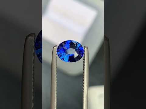 Saphir bleu intense