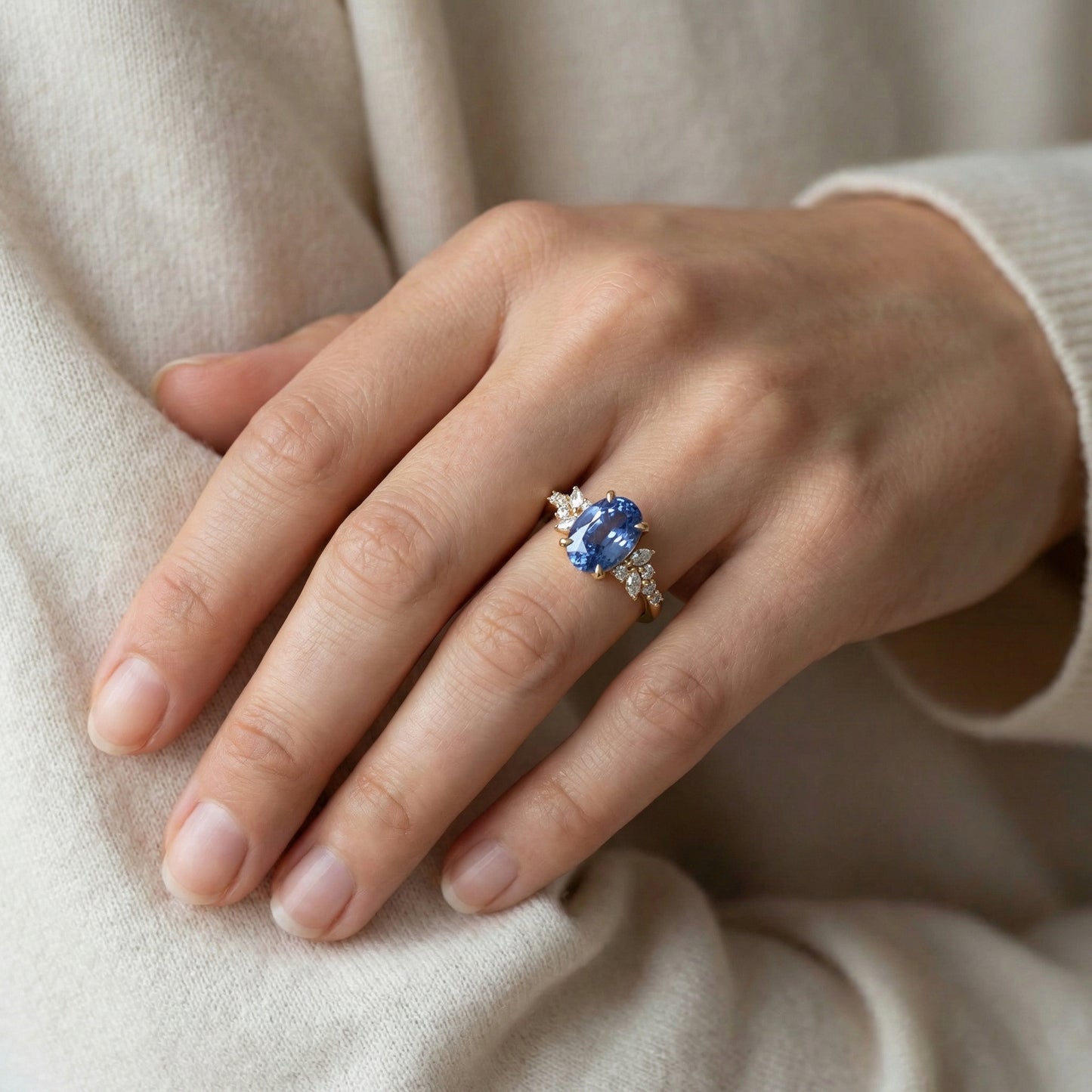 Bague Saphir Bleu Florale • vue 4 • bijou de luxe • bijou de luxe | Bonnot Paris — Bonnot Paris