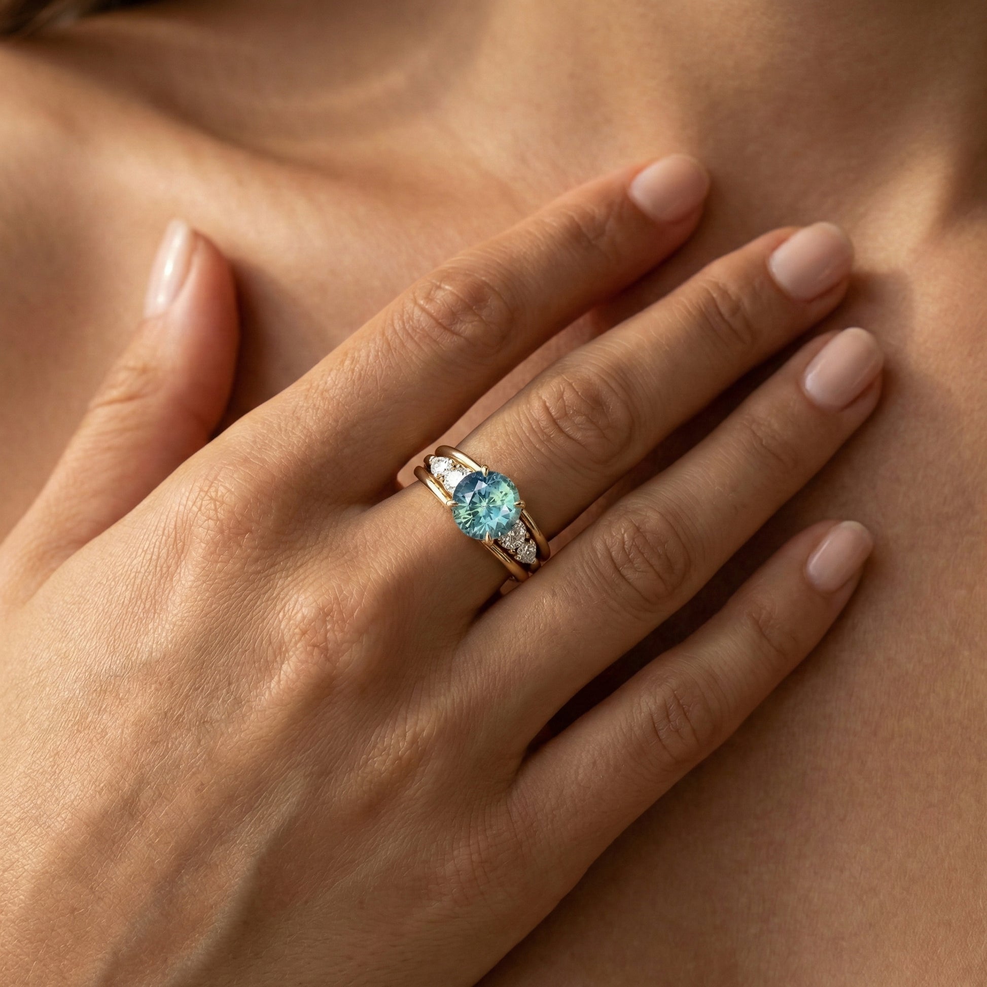 Bague Saphir Teal Florale • vue 4 • bijou de luxe • bijou de luxe | Bonnot Paris