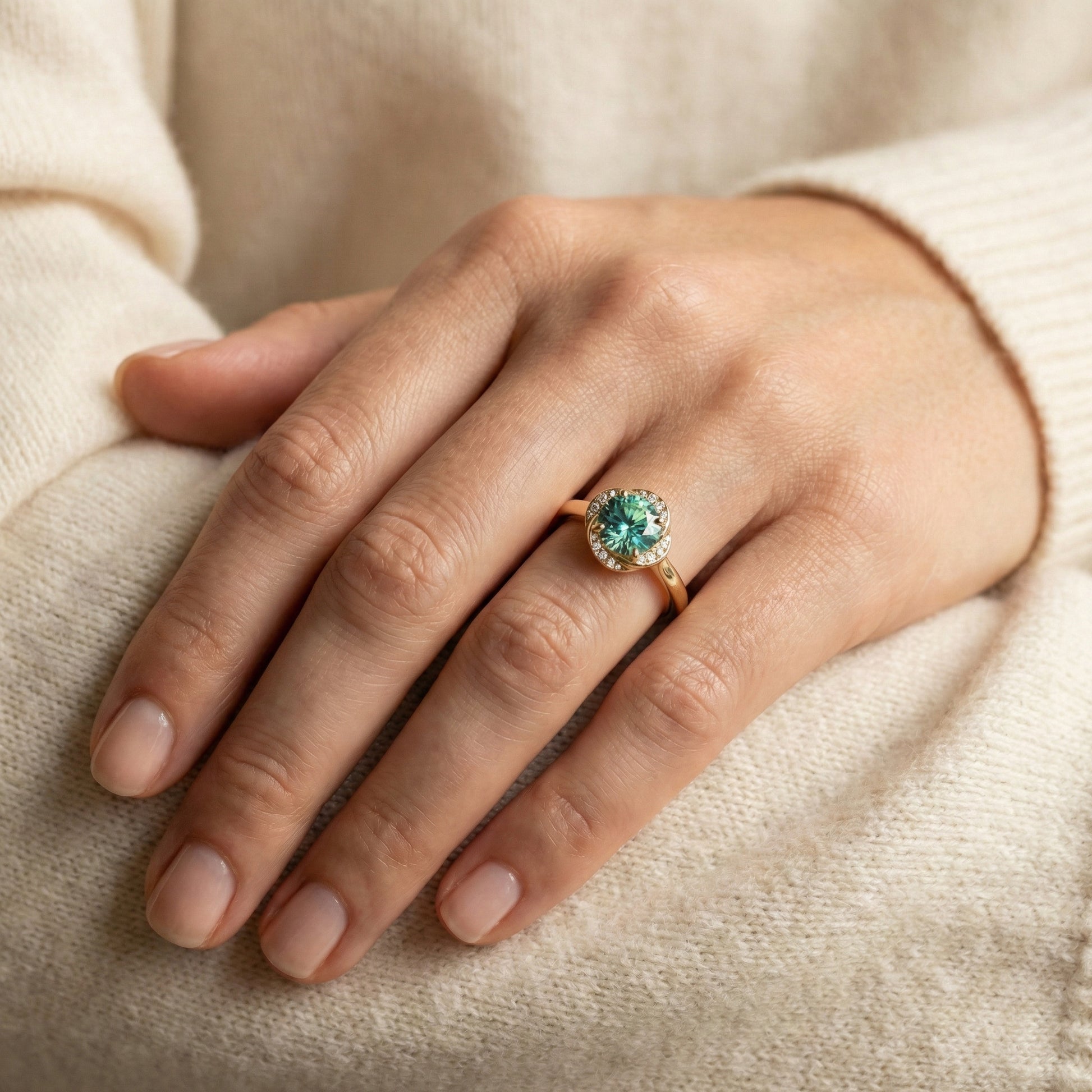 Ring Sapphire Teal Neutral - additional view | Jewellery Bonnot Paris