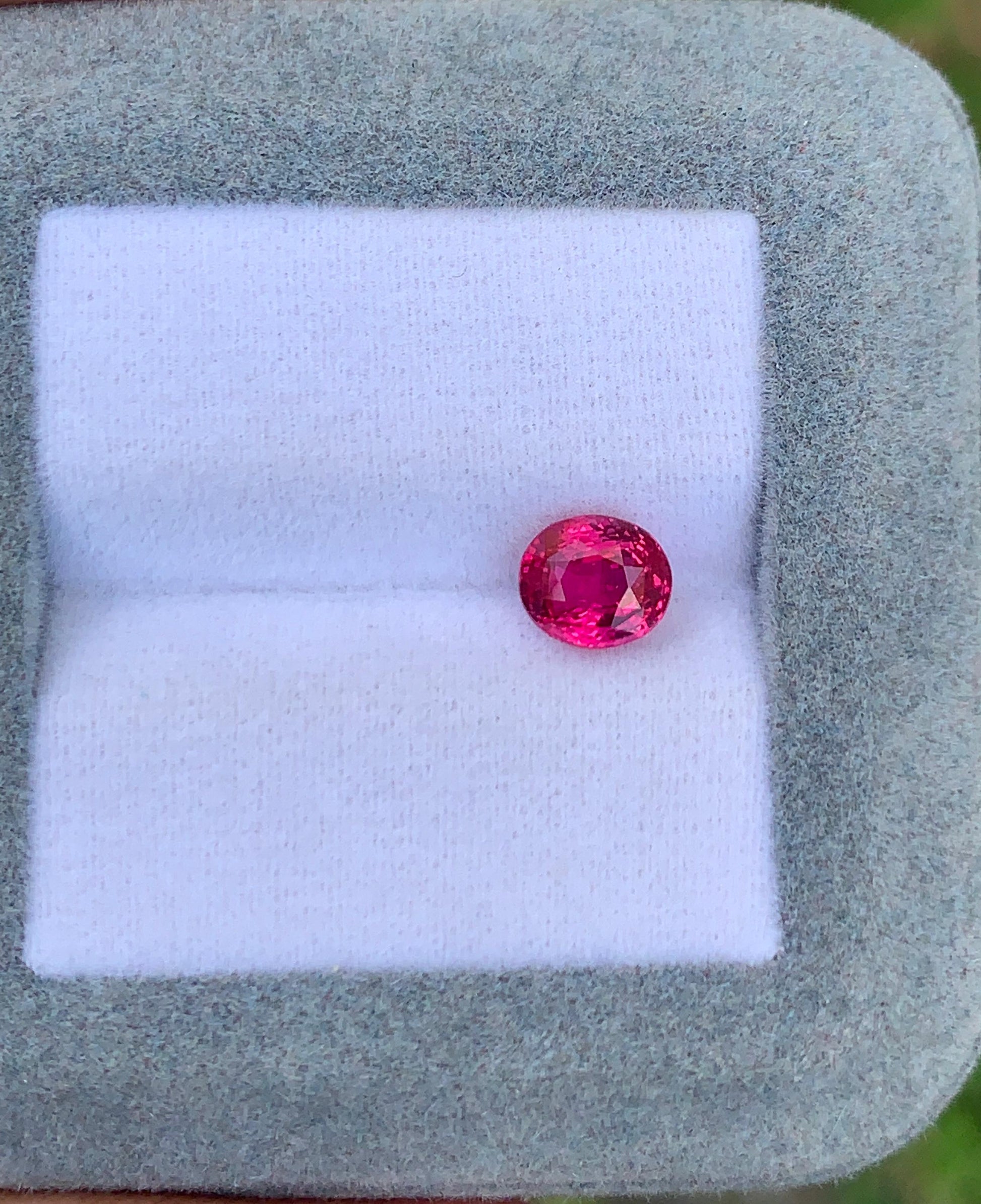 rubis-ovale-1-51ct photo1