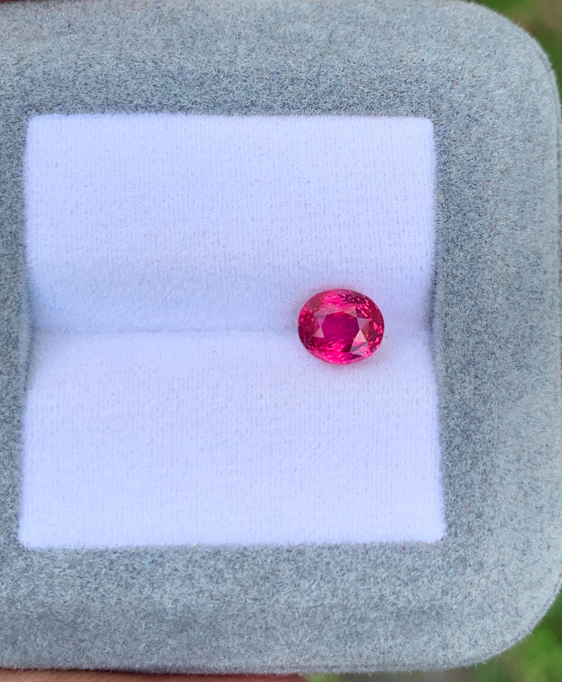 rubis-ovale-1-51ct photo2