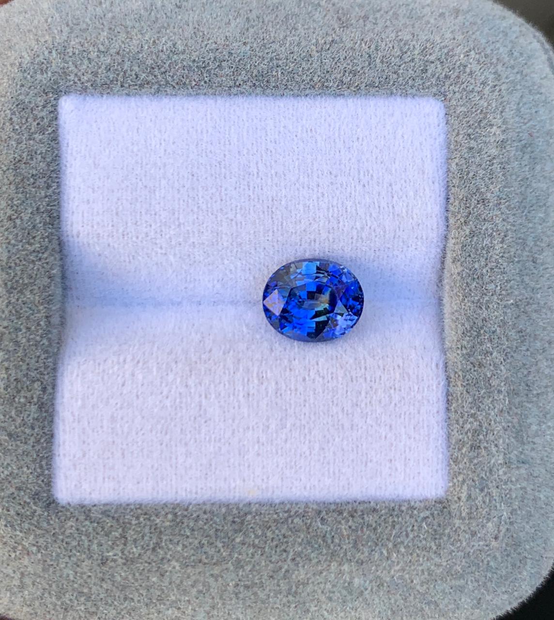 Live 35 Sapphire 2.10 ct bicolored natural sapphire from Sri Lanka with blue and yellow hues