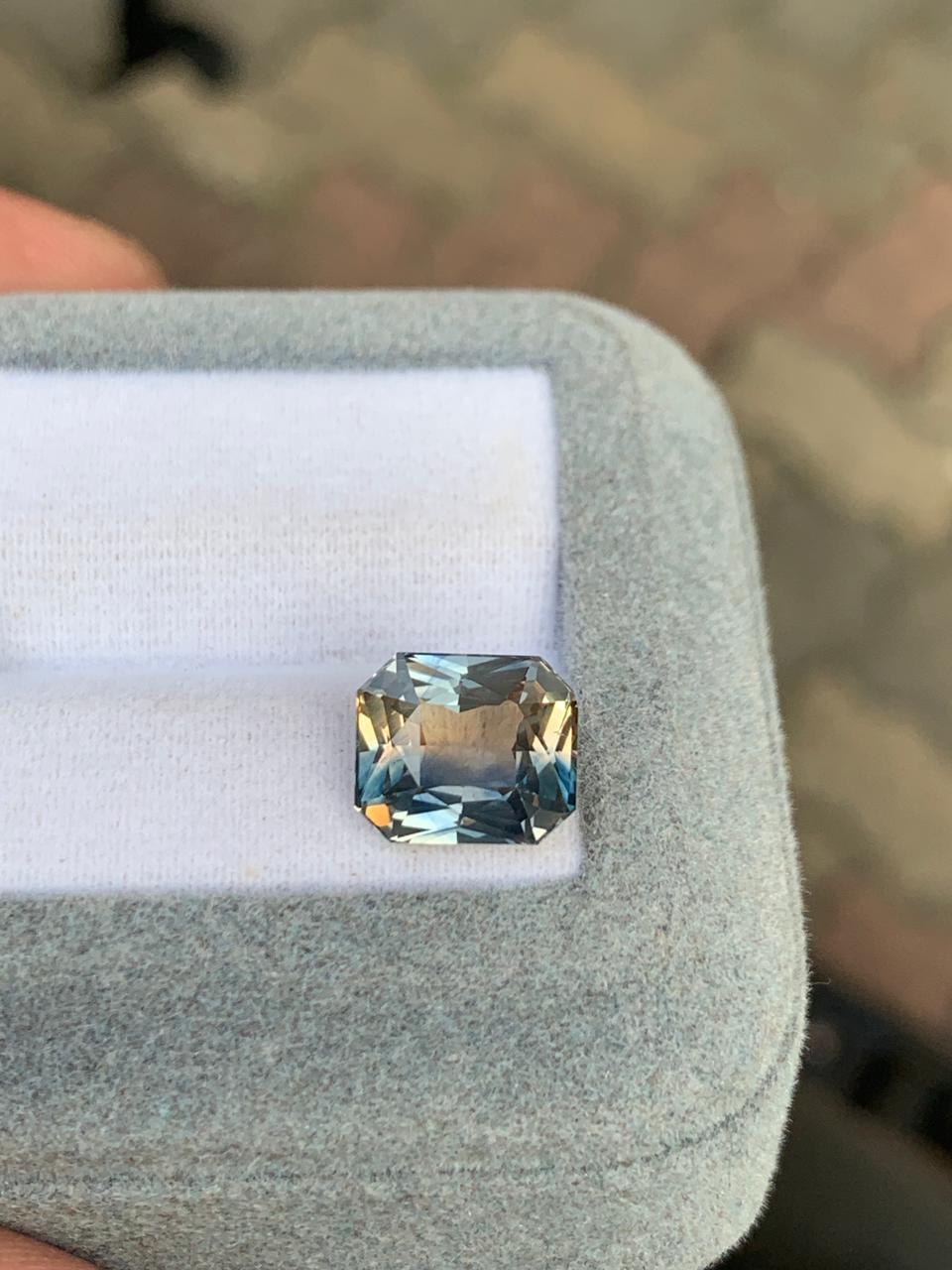 Saphir Bicolore 5,00ct, originaire de Madagascar, qualité Eye Clean, vue principale | Bonnot Paris