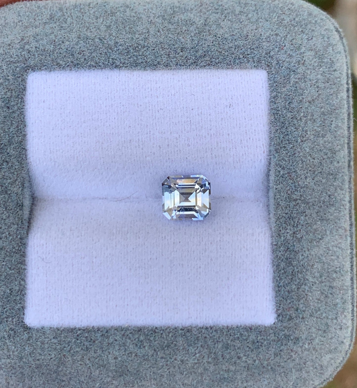 saphir-blanc-émeraude-1-32ct