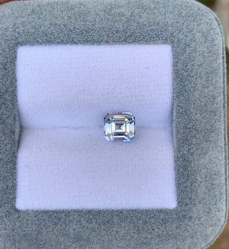 saphir-blanc-émeraude-1-32ct