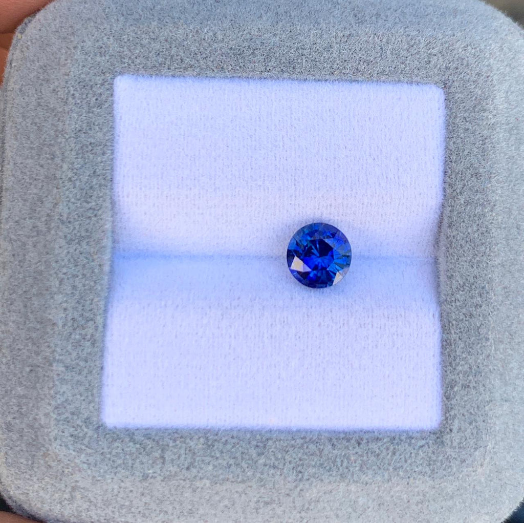 Live 35 Sapphire 1.10 ct blue round-cut gemstone from Sri Lanka in jewelry box