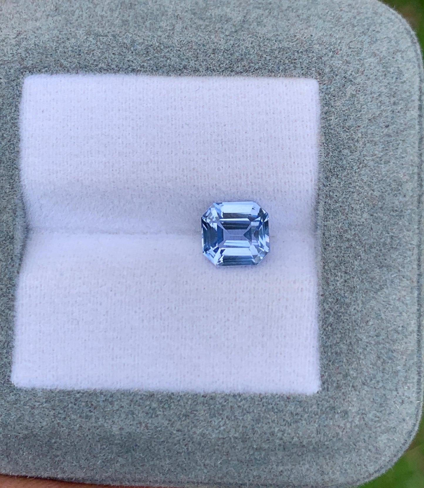 saphir-bleu-émeraude-2-03ct photo2