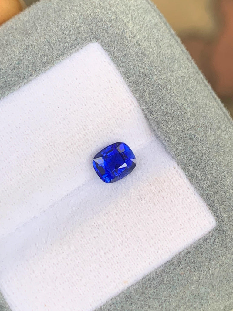 saphir-bleu-coussin-1-05ct-photo-1