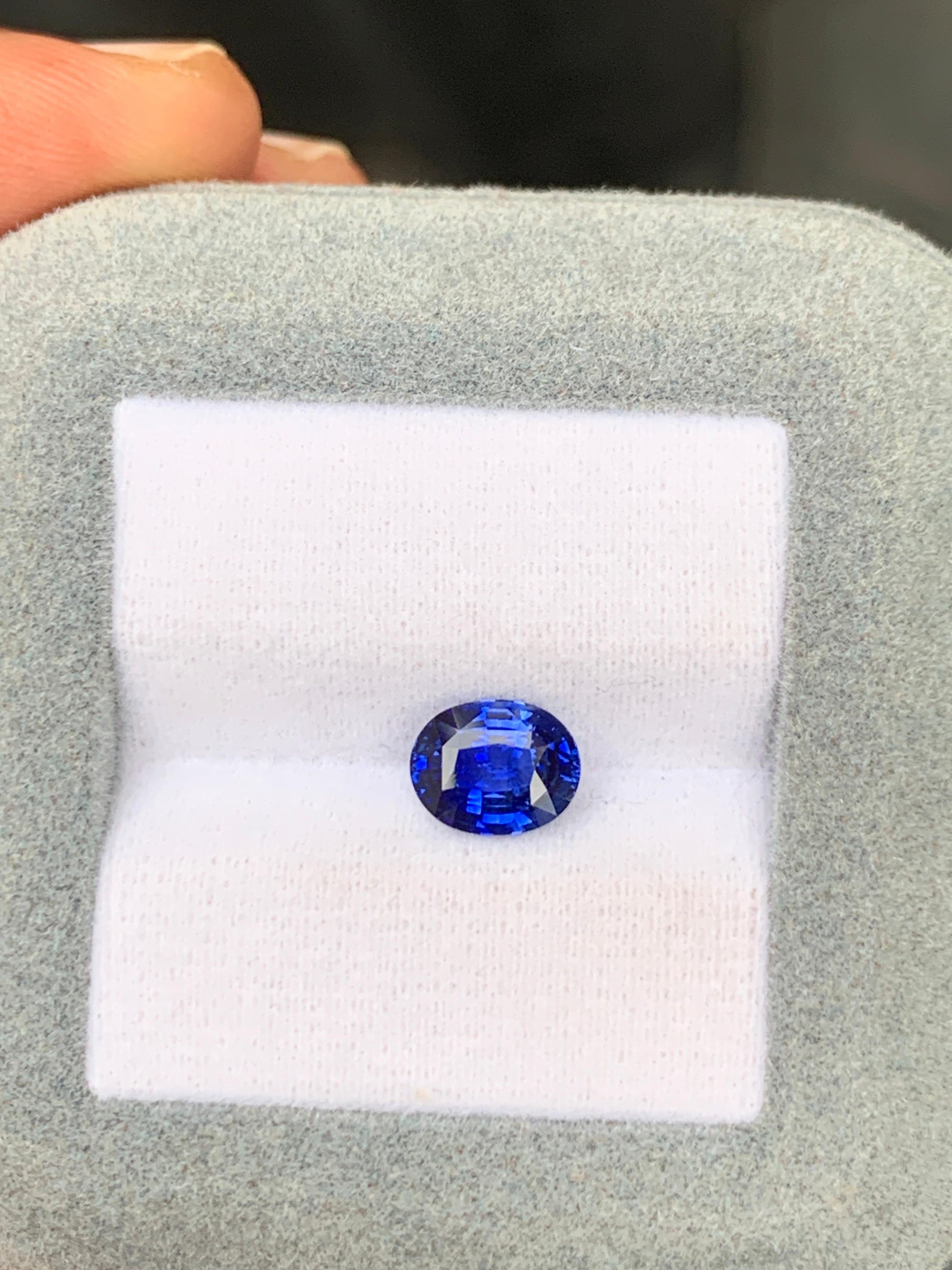 saphir-bleu-ovale-1-54ct-photo-2