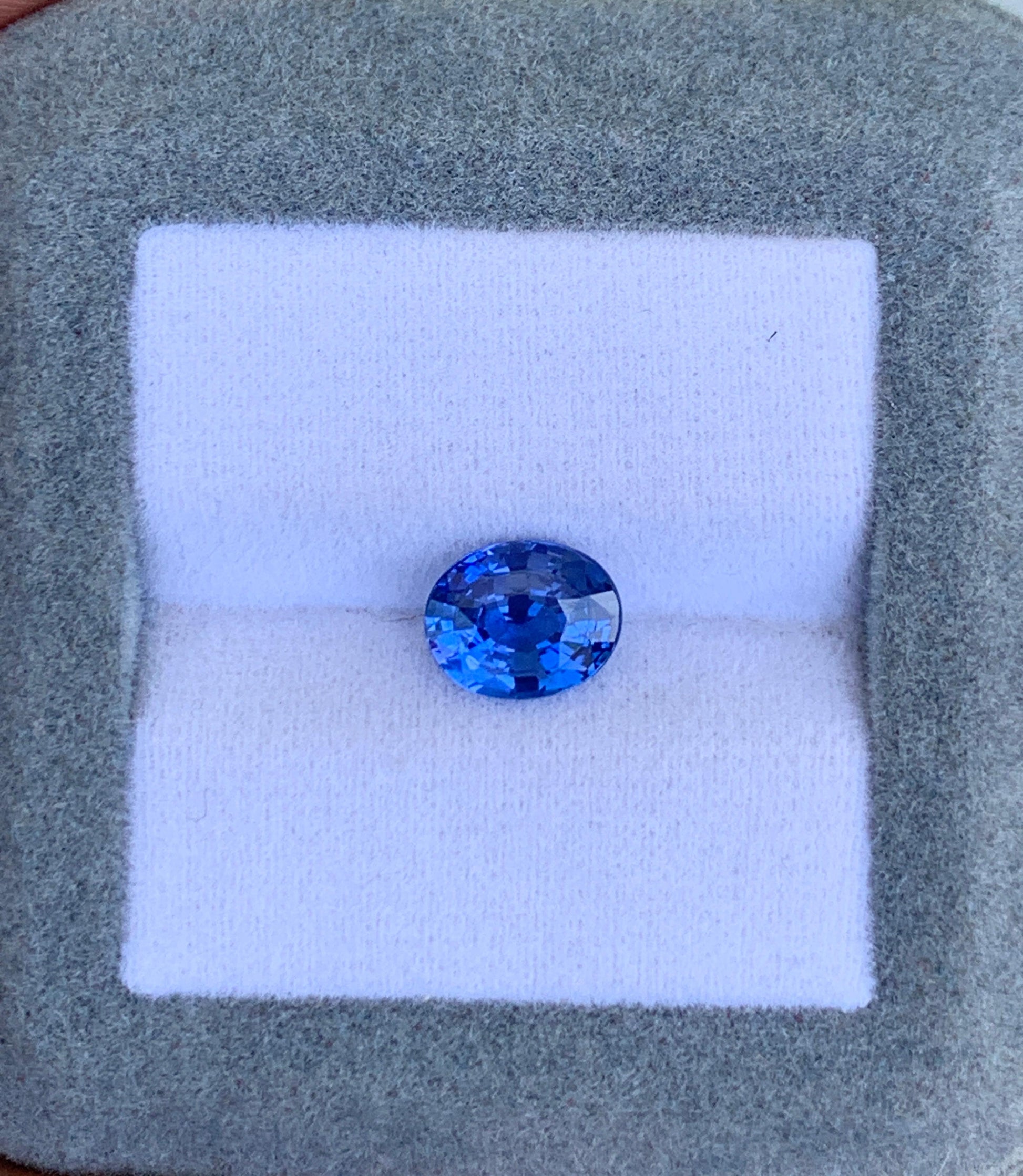 saphir-bleu-ovale-2-15ct photo2