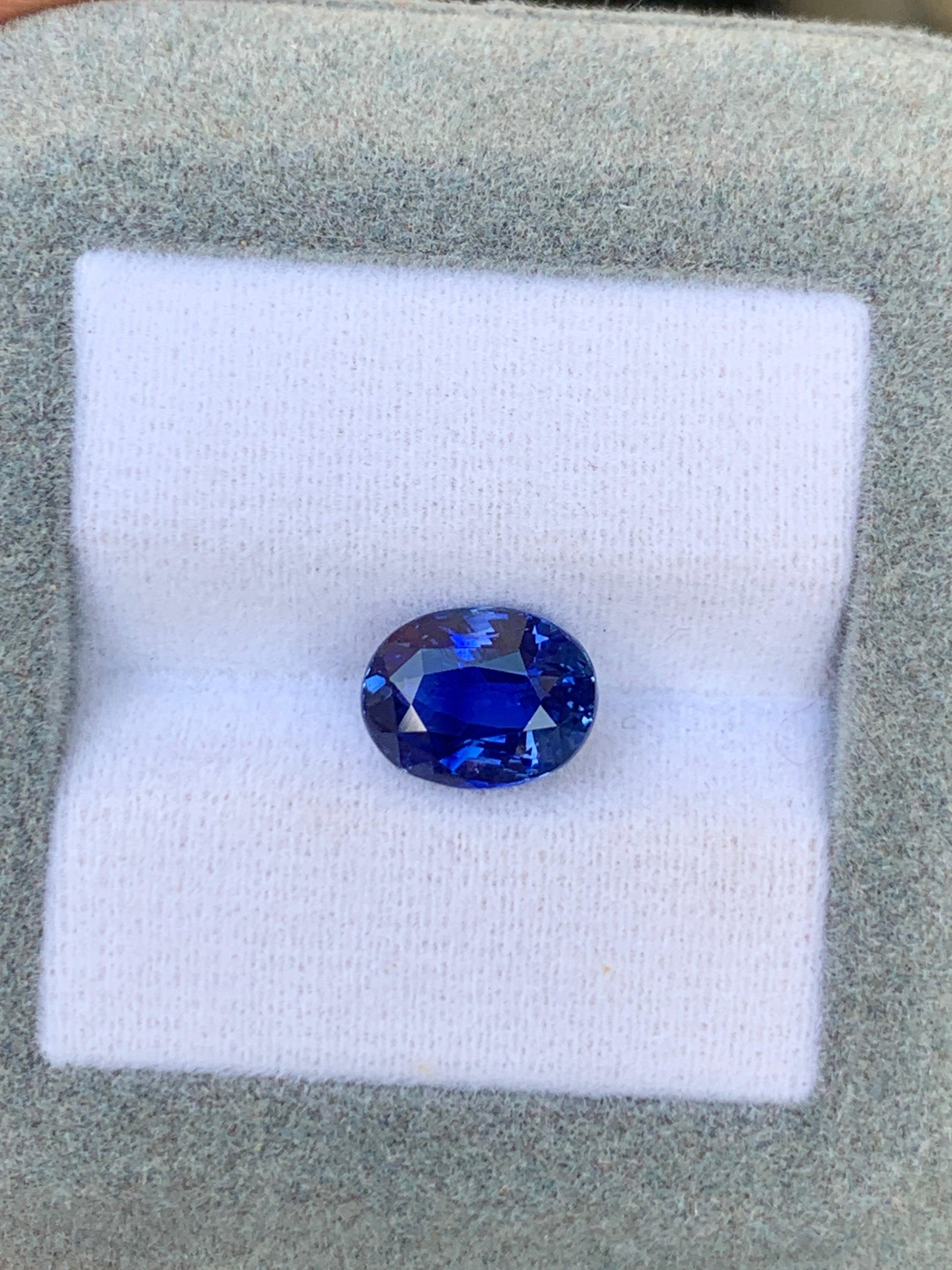 saphir-bleu-ovale-3-05-ct-photo-1