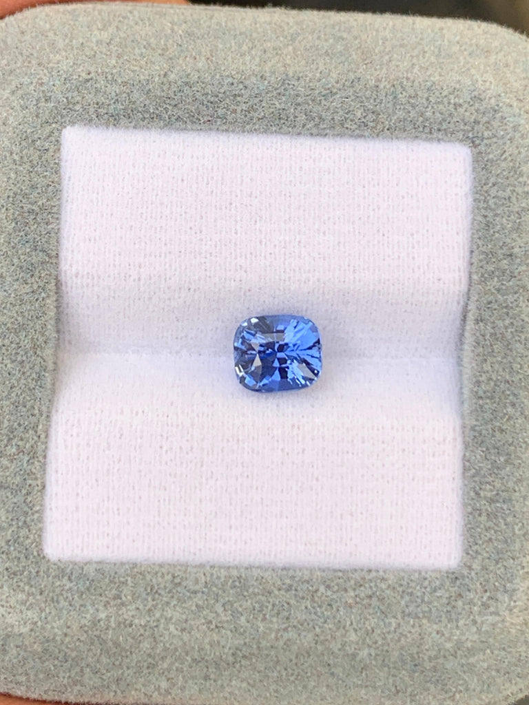 saphir-bleu-taille-coussin-1-65ct-photo-1