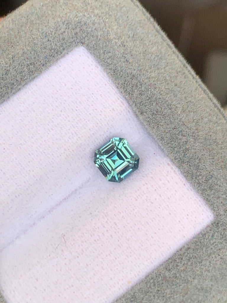 saphir-bleu-vert-émeraude carrée-1-20ct