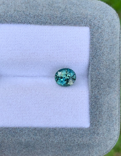 saphir-bleu-vert- ovale-1-55ct photo