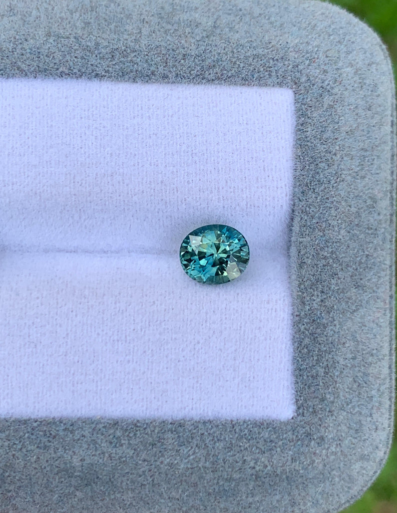 saphir-bleu-vert- ovale-1-55ct photo