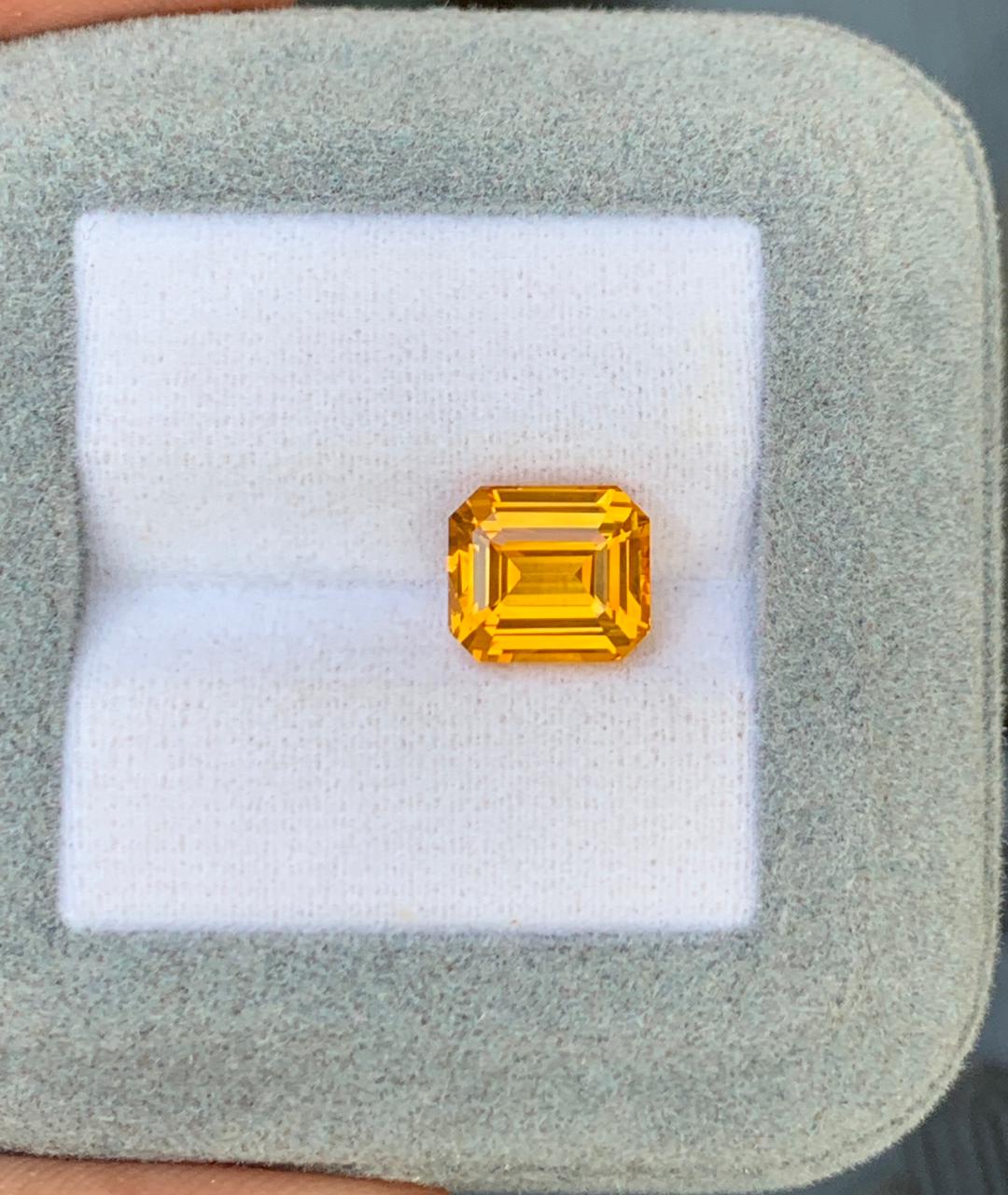 Saphir Jaune • 4,02ct • taille emeraude • Eye Clean certifiée • vue principale de face • pierre précieuse naturelle • non chauffée | Bonnot Paris