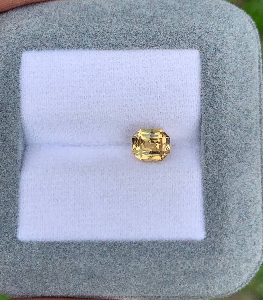 saphir-jaune-coussin-1-61ct photo1