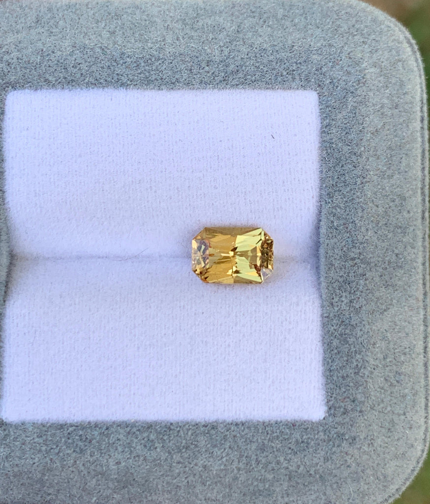 saphir-jaune-radiant-1,72ct