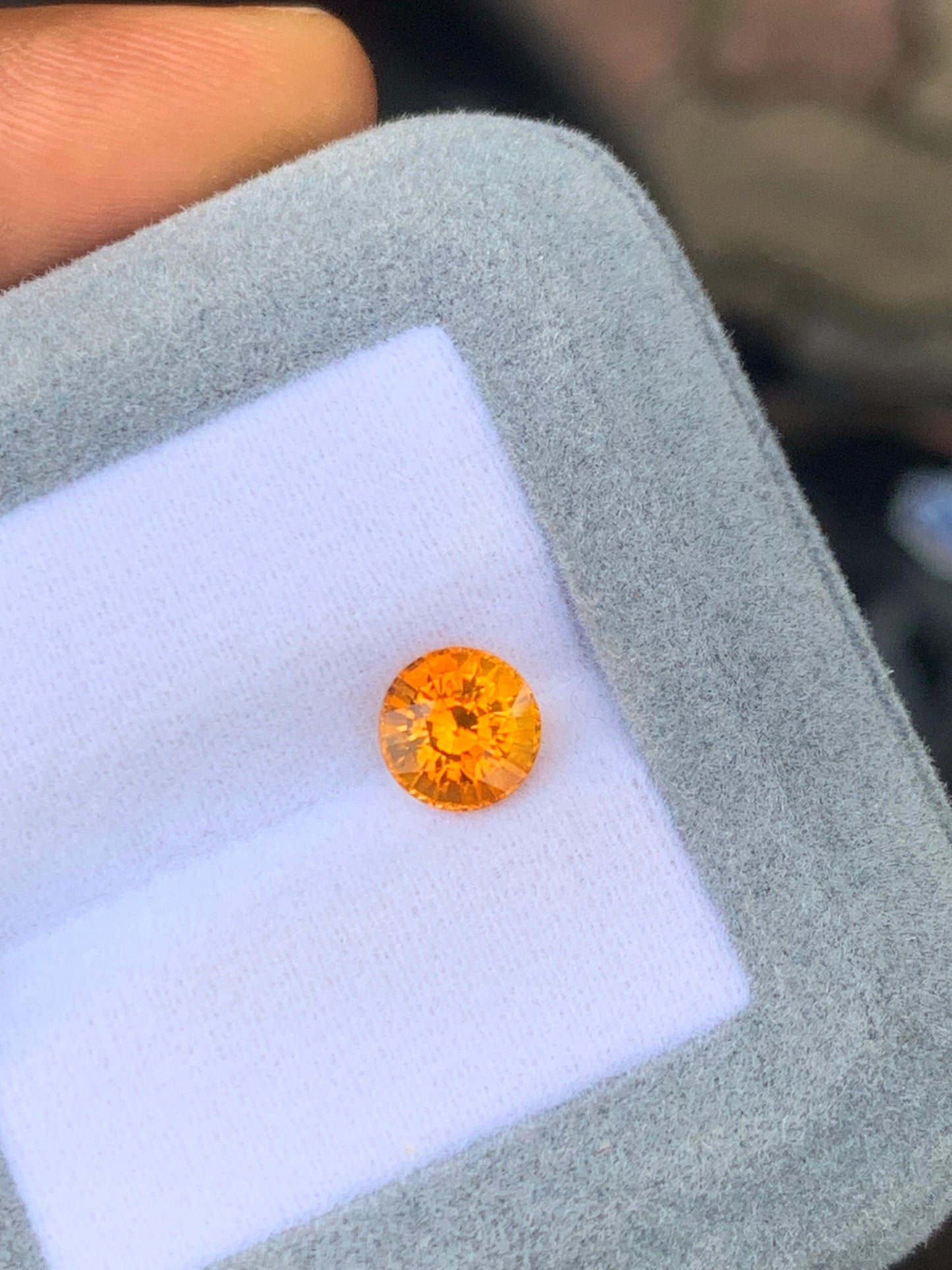 saphir-orange-rond-1-95-ct-photo-1