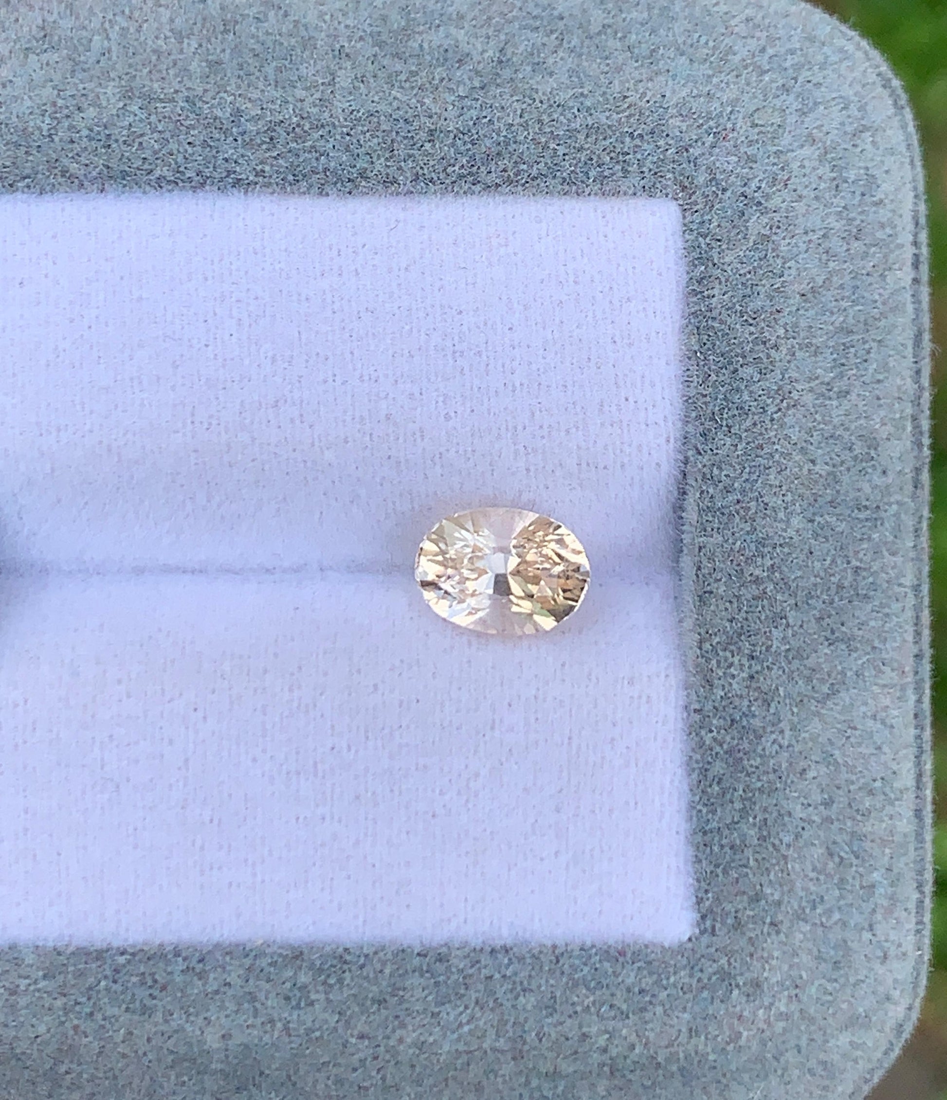 saphir-p-che-ovale-1-69ct photo2