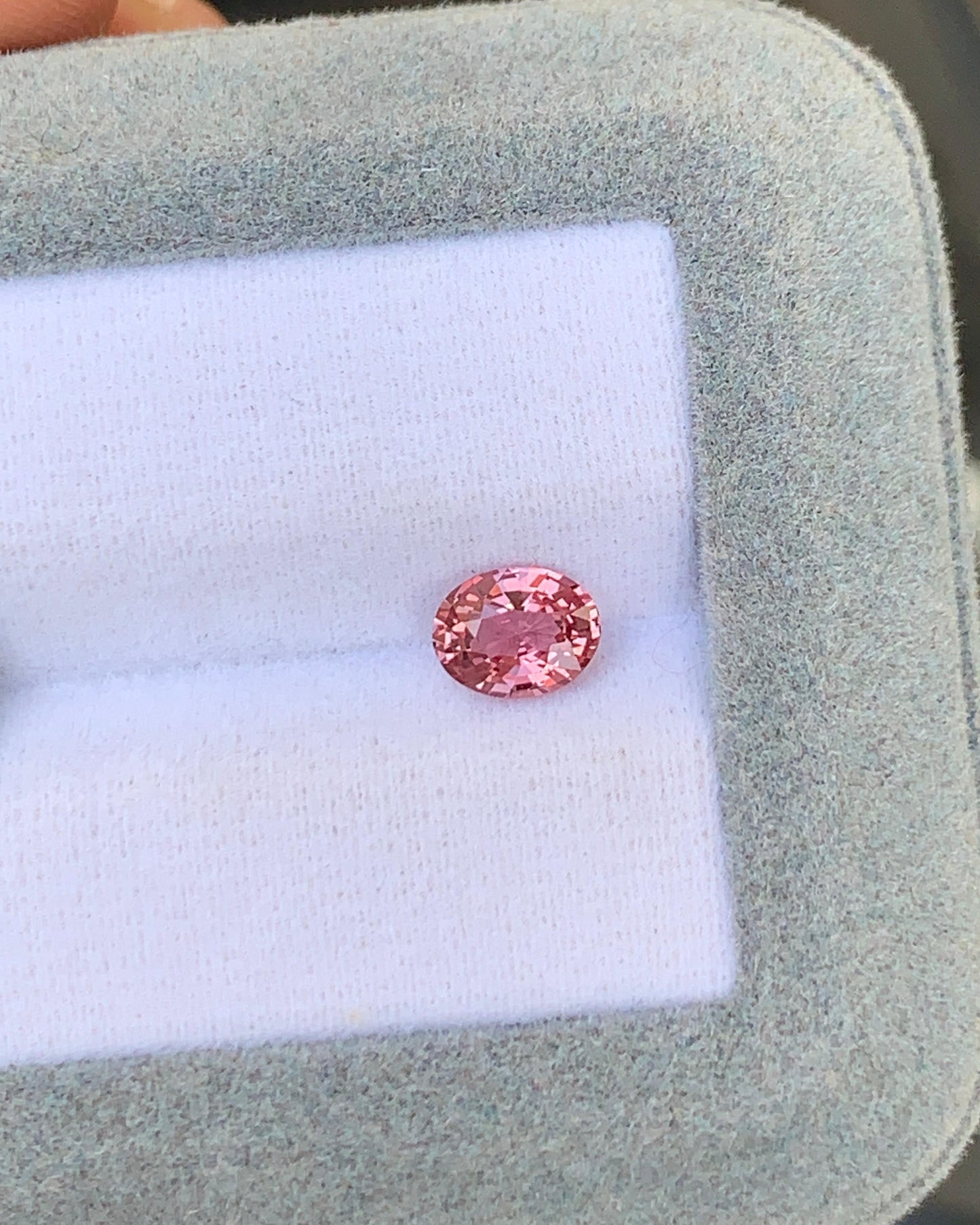 saphir-padparadscha-ovale-1-05-ct-photo-2