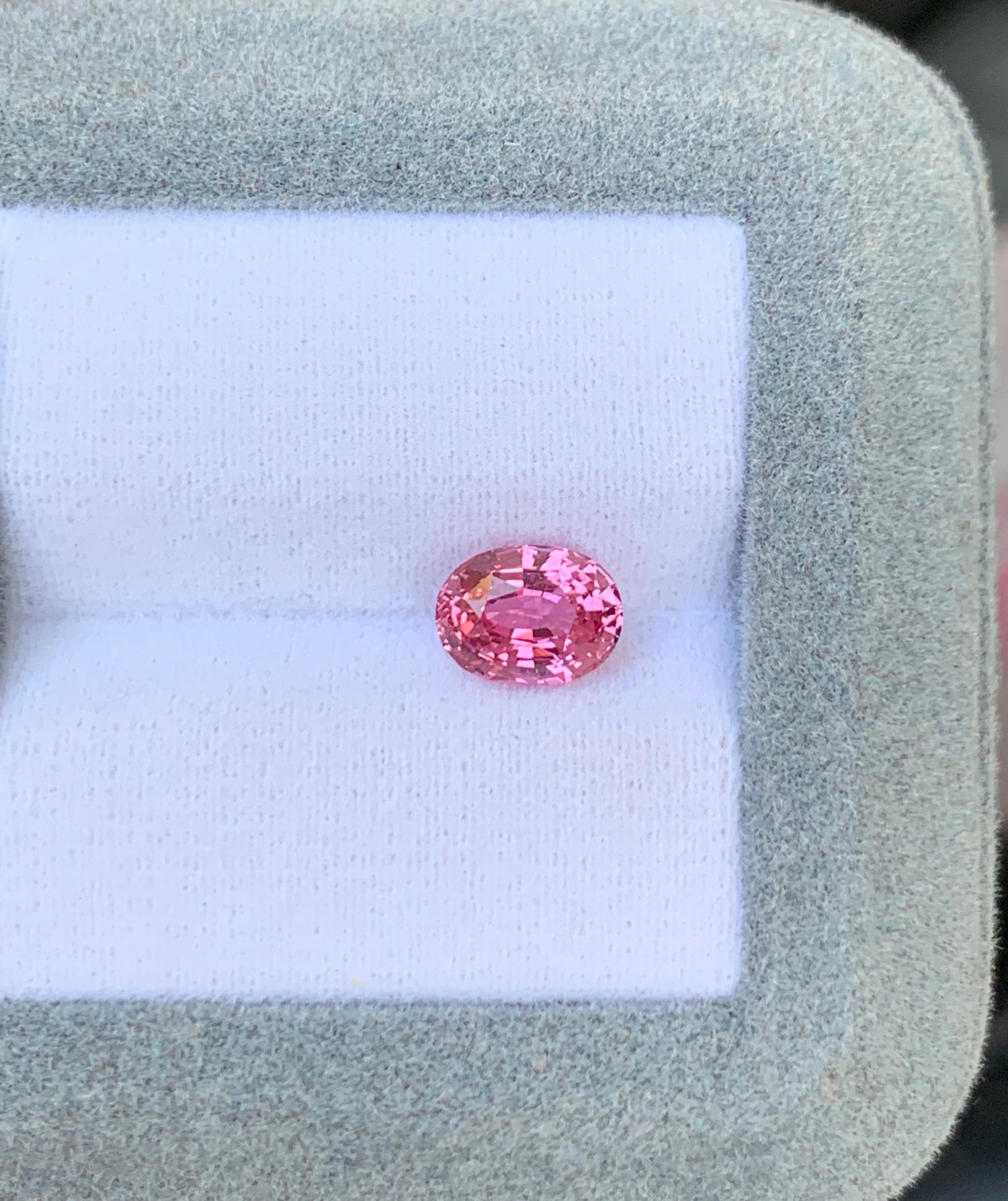 saphir-padparadscha-ovale-1-63ct-photo-1