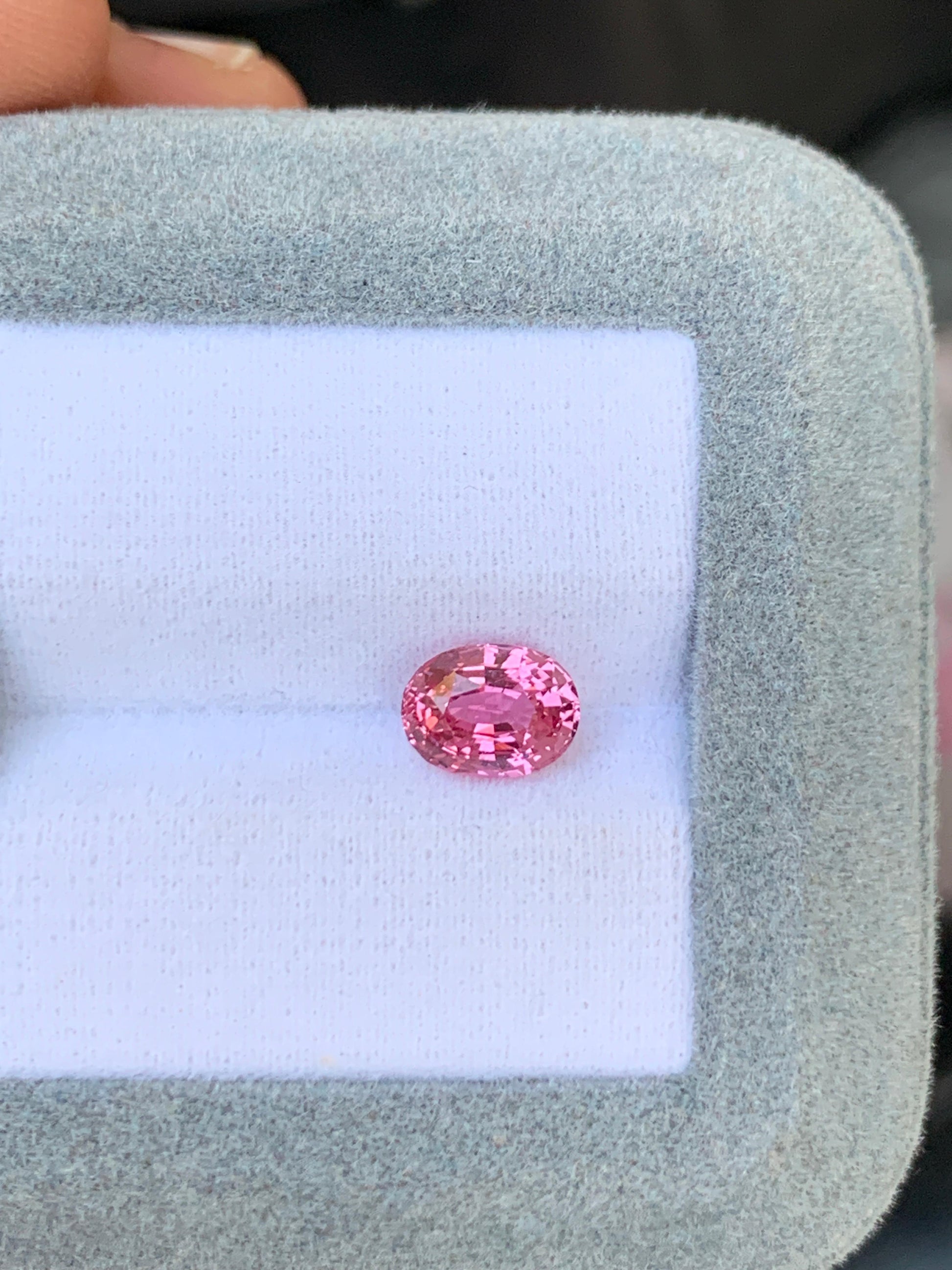 saphir-padparadscha-ovale-1-63ct-photo-2