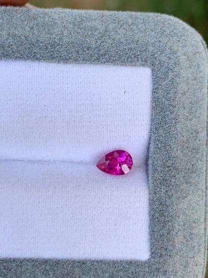 Saphir Rose 0,59ct, originaire de Sri Lanka, qualité Eye Clean, vue principale | Bonnot Paris