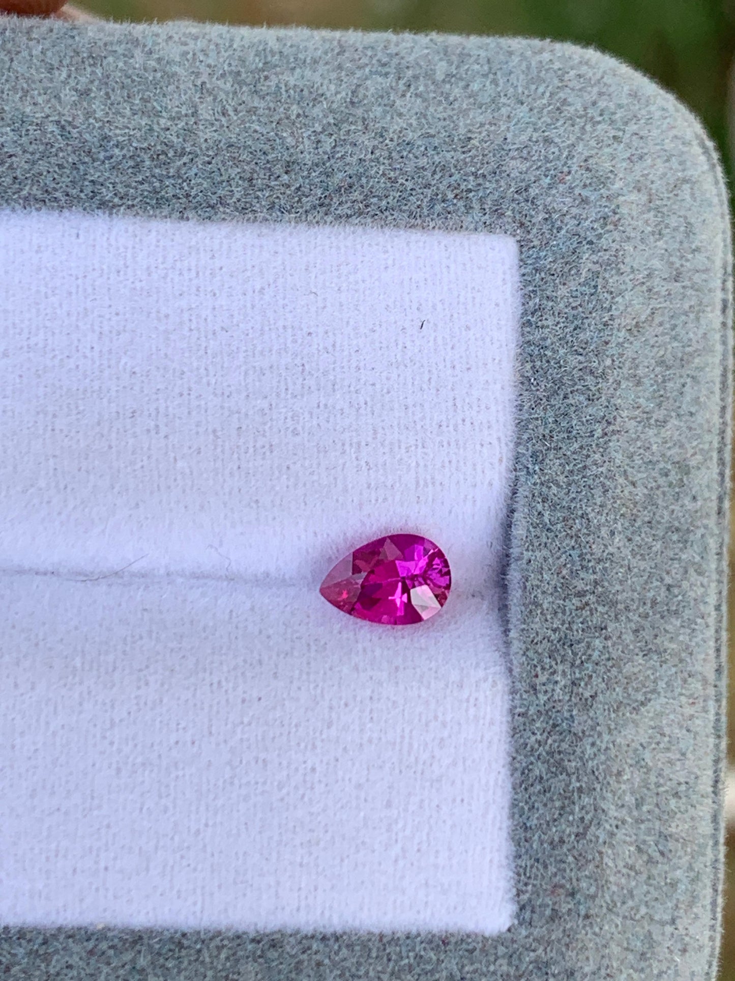 Saphir Rose 0,59ct, originaire de Sri Lanka, qualité Eye Clean, vue détail | Bonnot Paris — Bonnot Paris