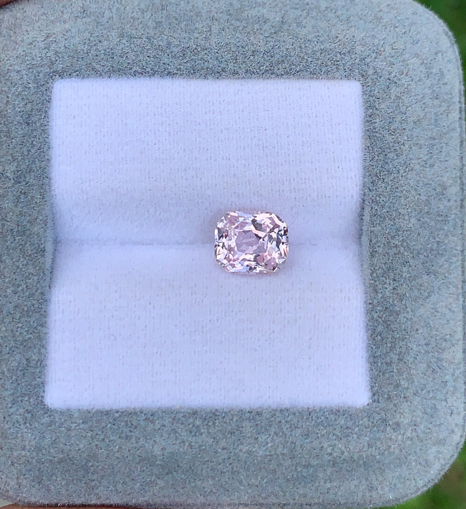 saphir-rose-pastel-radiant-1-70ct photo1