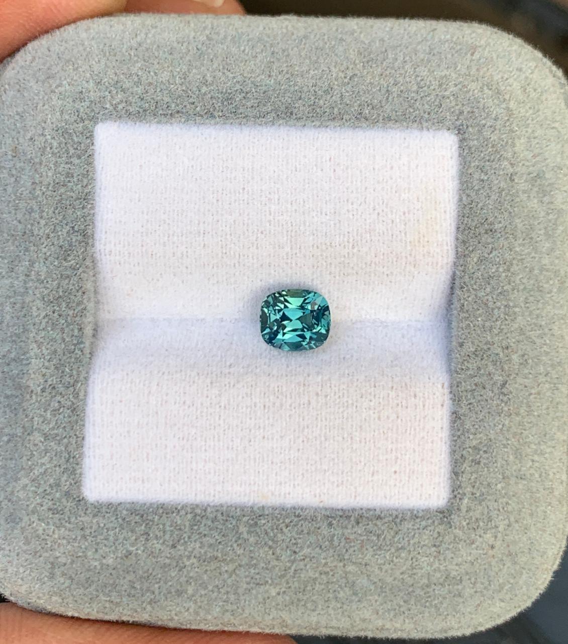 saphir-teal-coussin-1-30ct-photo-2