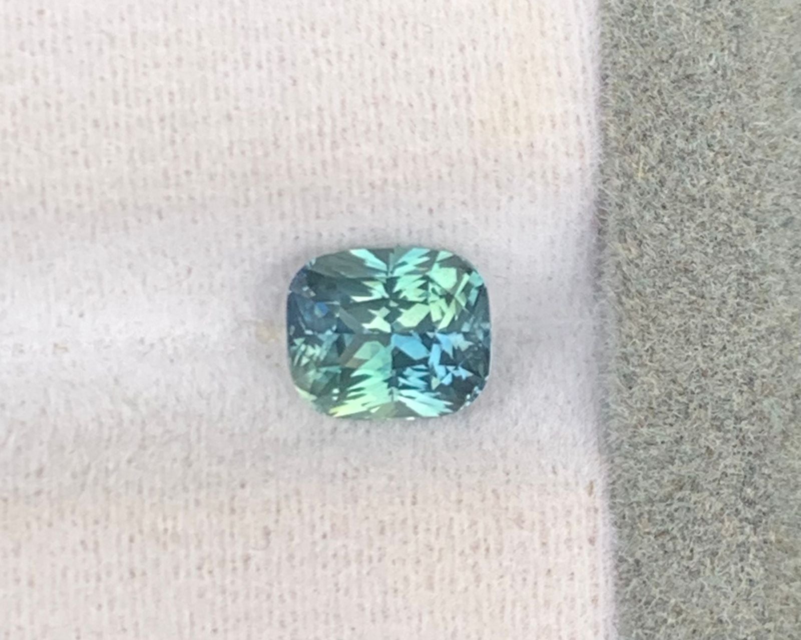 saphir-teal-coussin-1-58ct-photo-1