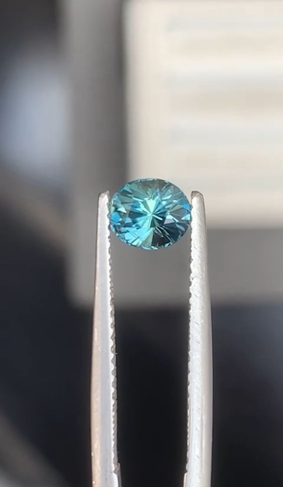 saphir-teal-ovale-1-07ct-photo-2