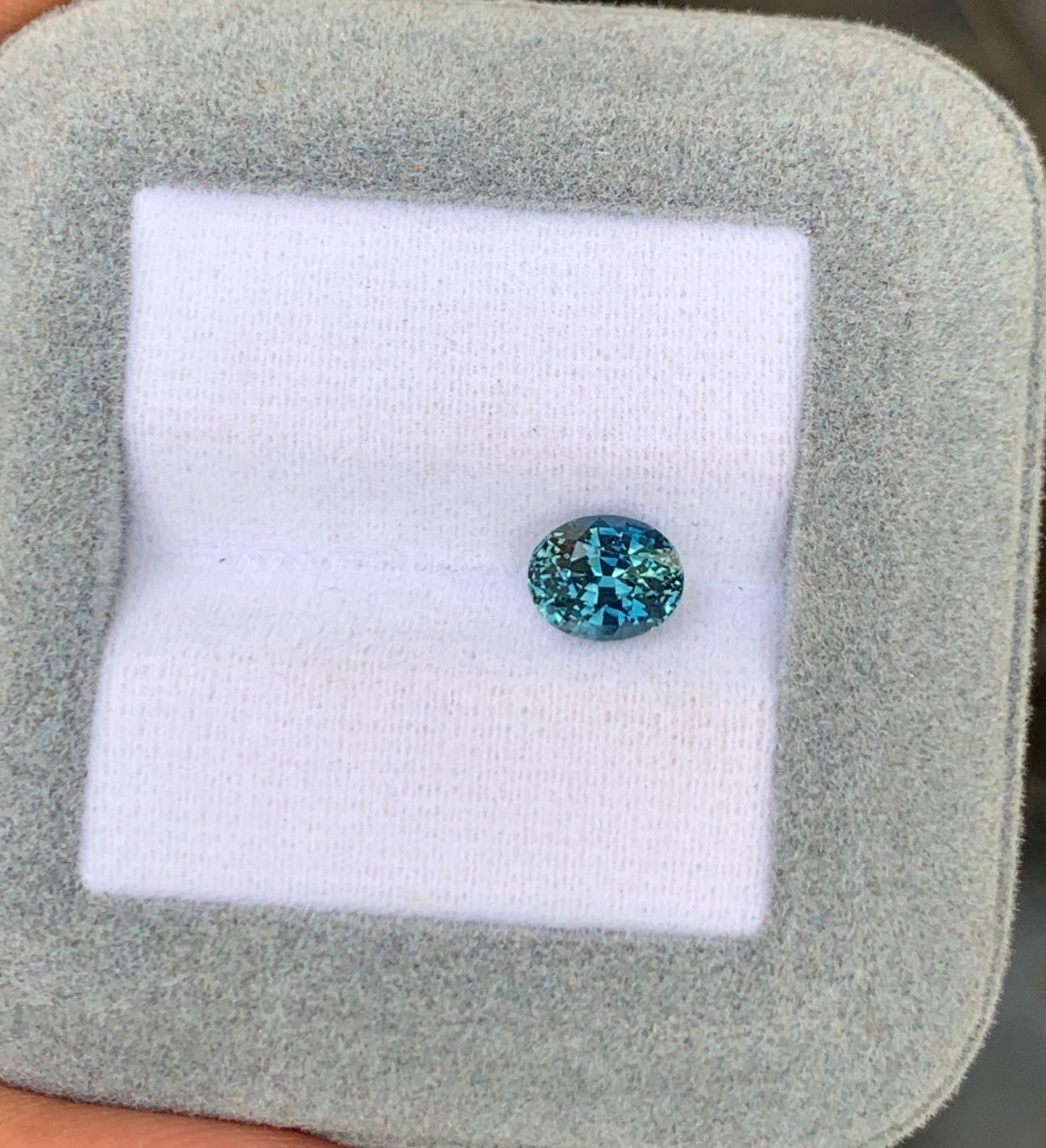saphir-teal-ovale-1-53ct-photo-1
