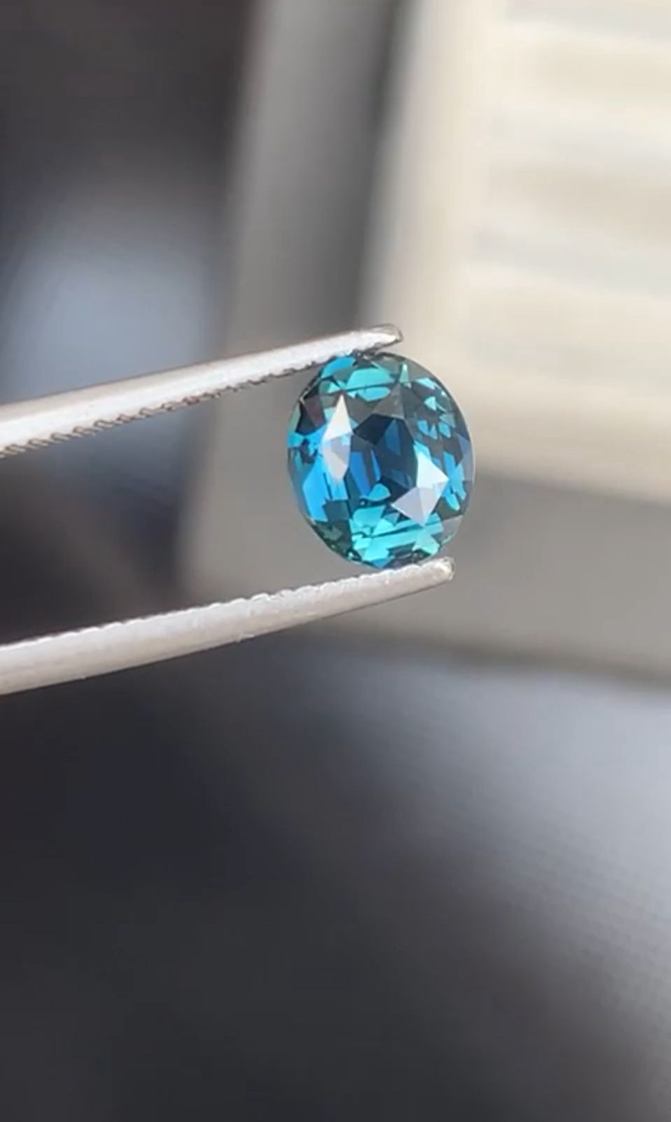 saphir-teal-ovale-2-05ct-photo-2