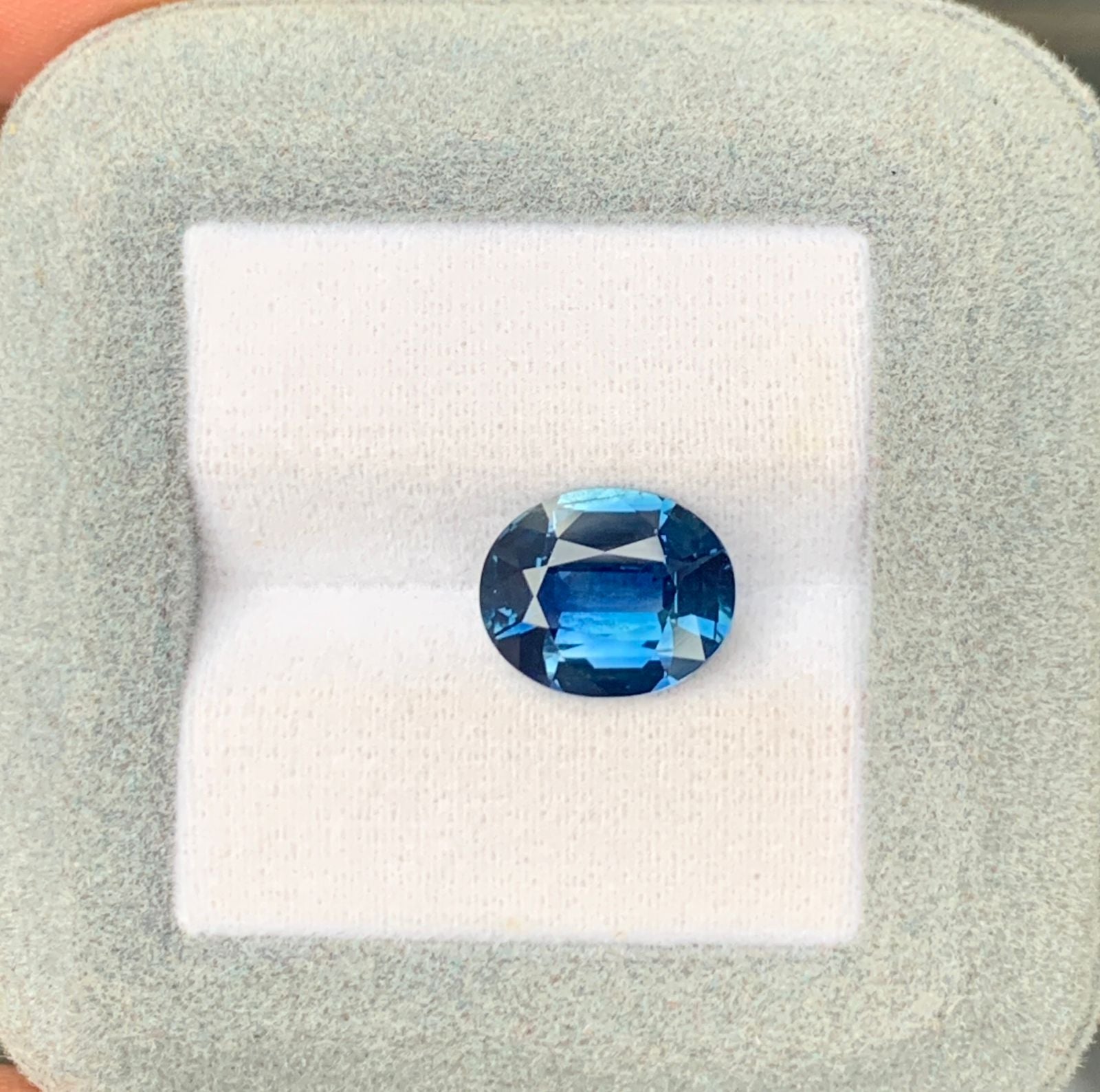 saphir-teal-ovale-5-00ct-photo-1