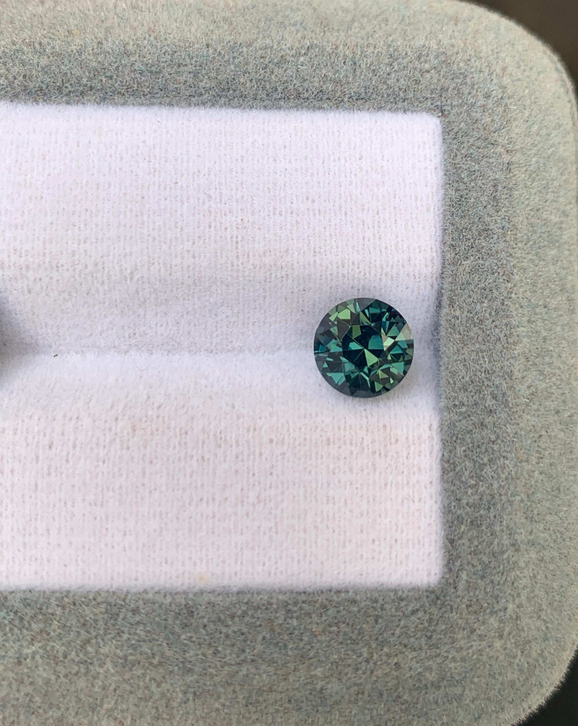 saphir-teal-rond-2-05ct-photo-1