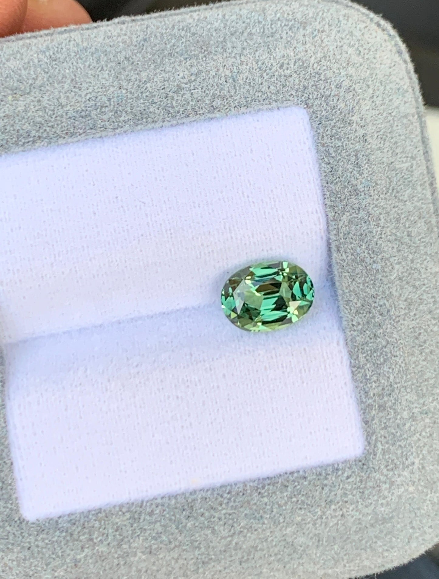 saphir-vert-ovale-2-02ct-photo-1