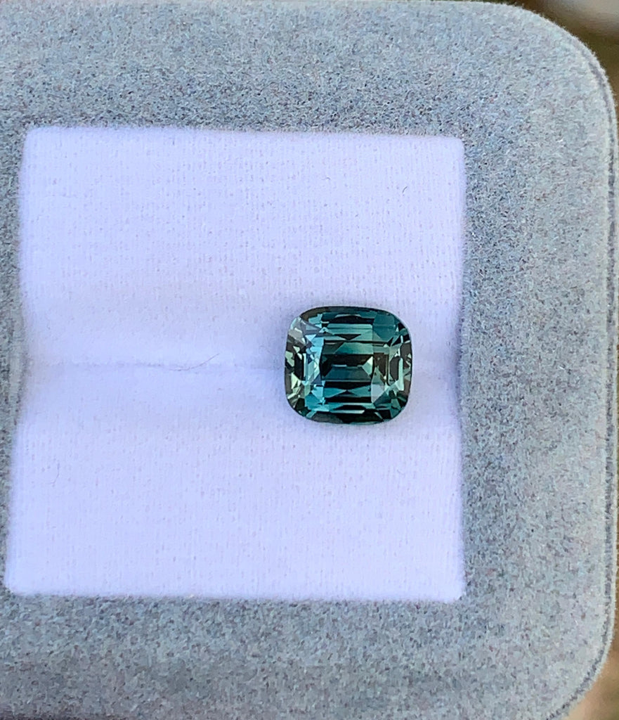 sapphire cushion 4,53 photo1